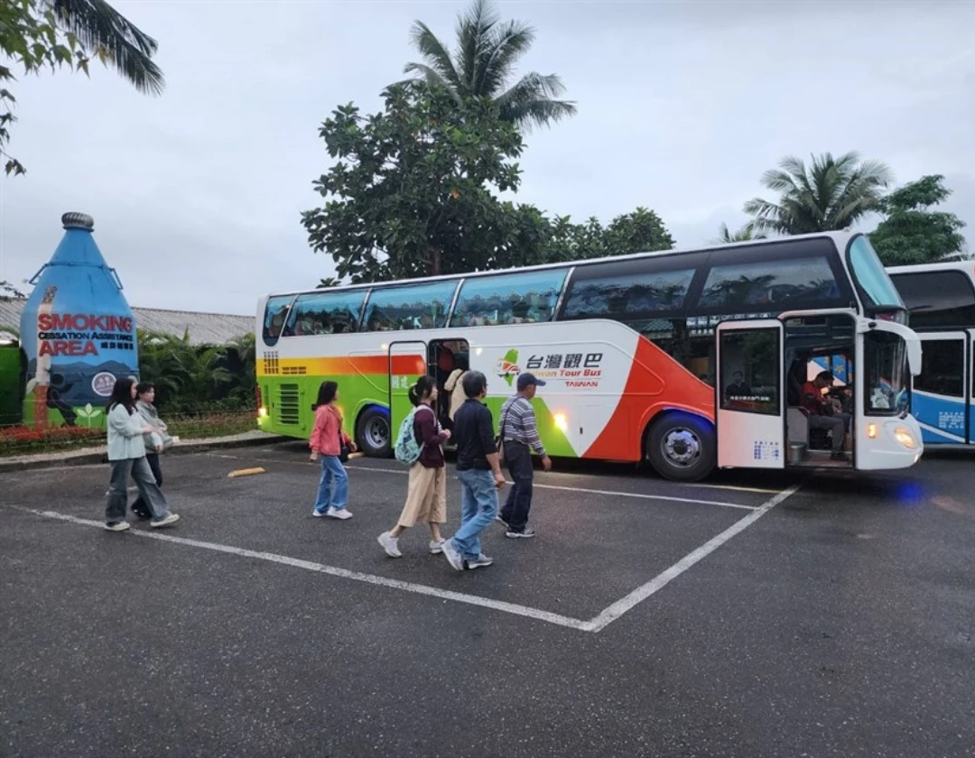 「台灣觀巴」優惠便利 暢遊全台百大美景